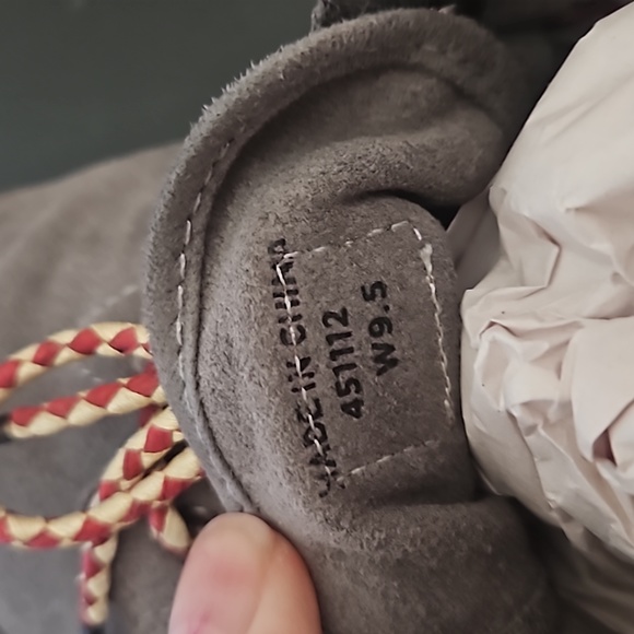 Toms Embroidered Grey Suede Desert Boot Moccasin Size 9.5 - Picture 11 of 11